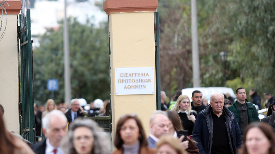 Λήξη συναγερμού στην Ευελπίδων μετά το τηλεφώνημα για βόμβα στα Δικαστήρια-1