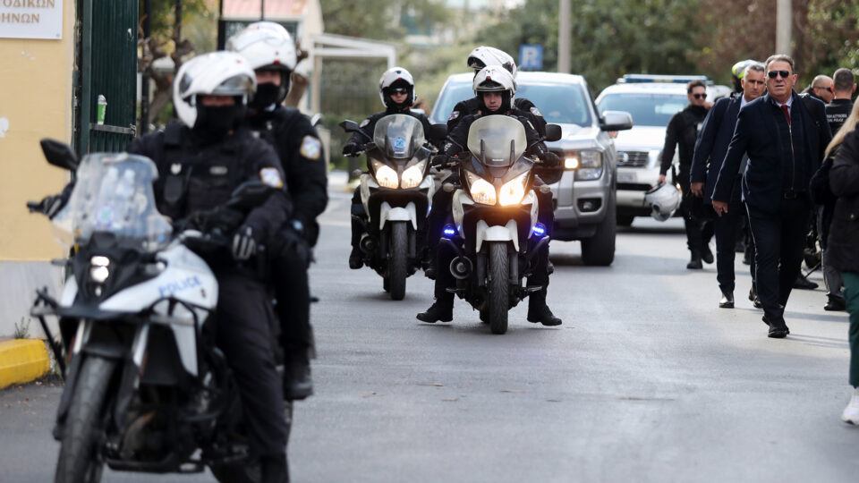 Λήξη συναγερμού στην Ευελπίδων μετά το τηλεφώνημα για βόμβα στα Δικαστήρια-2