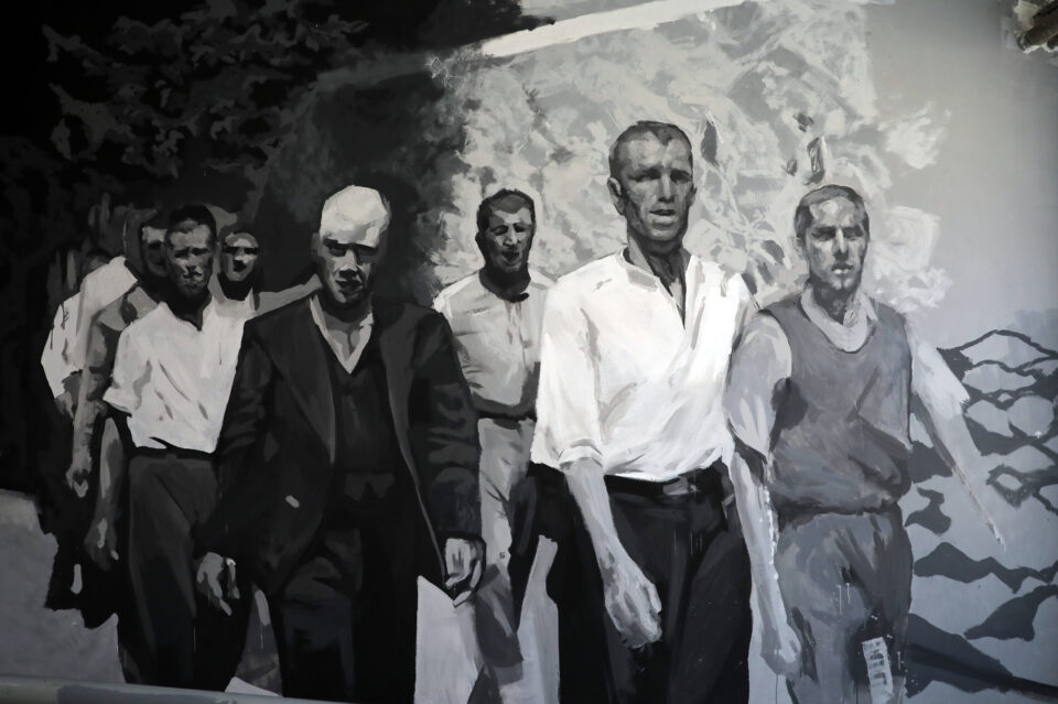 Σχολή Καλών Τεχνών: Τοιχογραφία αφιερωμένη στους 200 εκτελεσθέντες της Καισαριανής-2