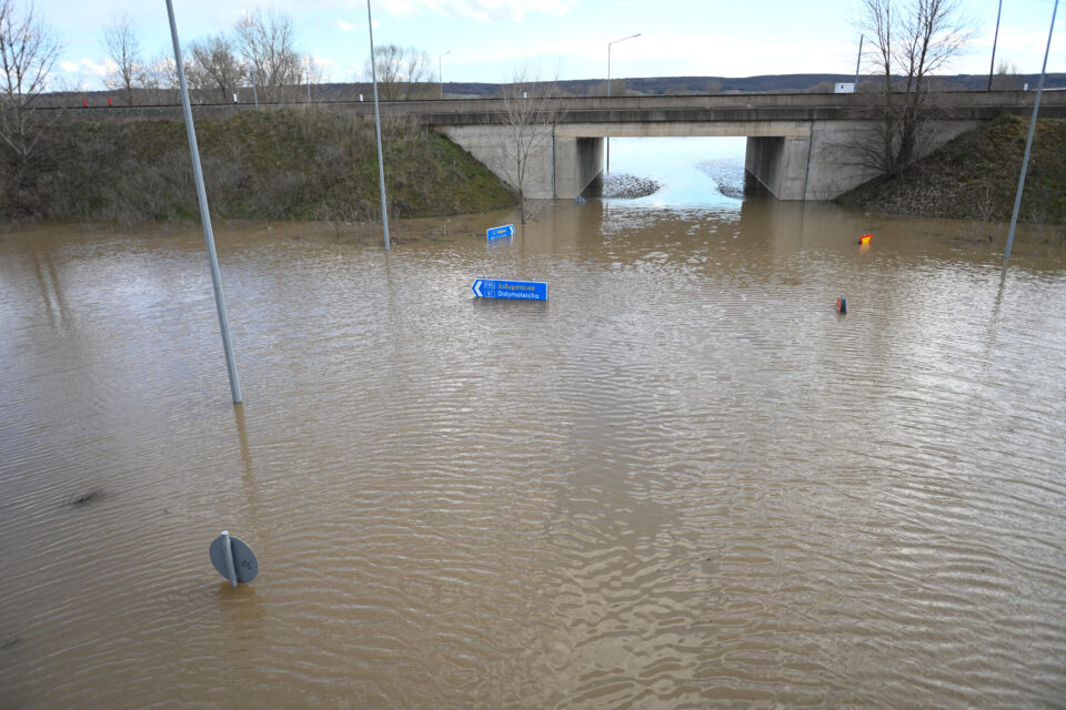 Εβρος: Ωρες αγωνίας και εικόνες καταστροφής – Χιλιάδες στρέμματα γης κάτω από το νερό-2