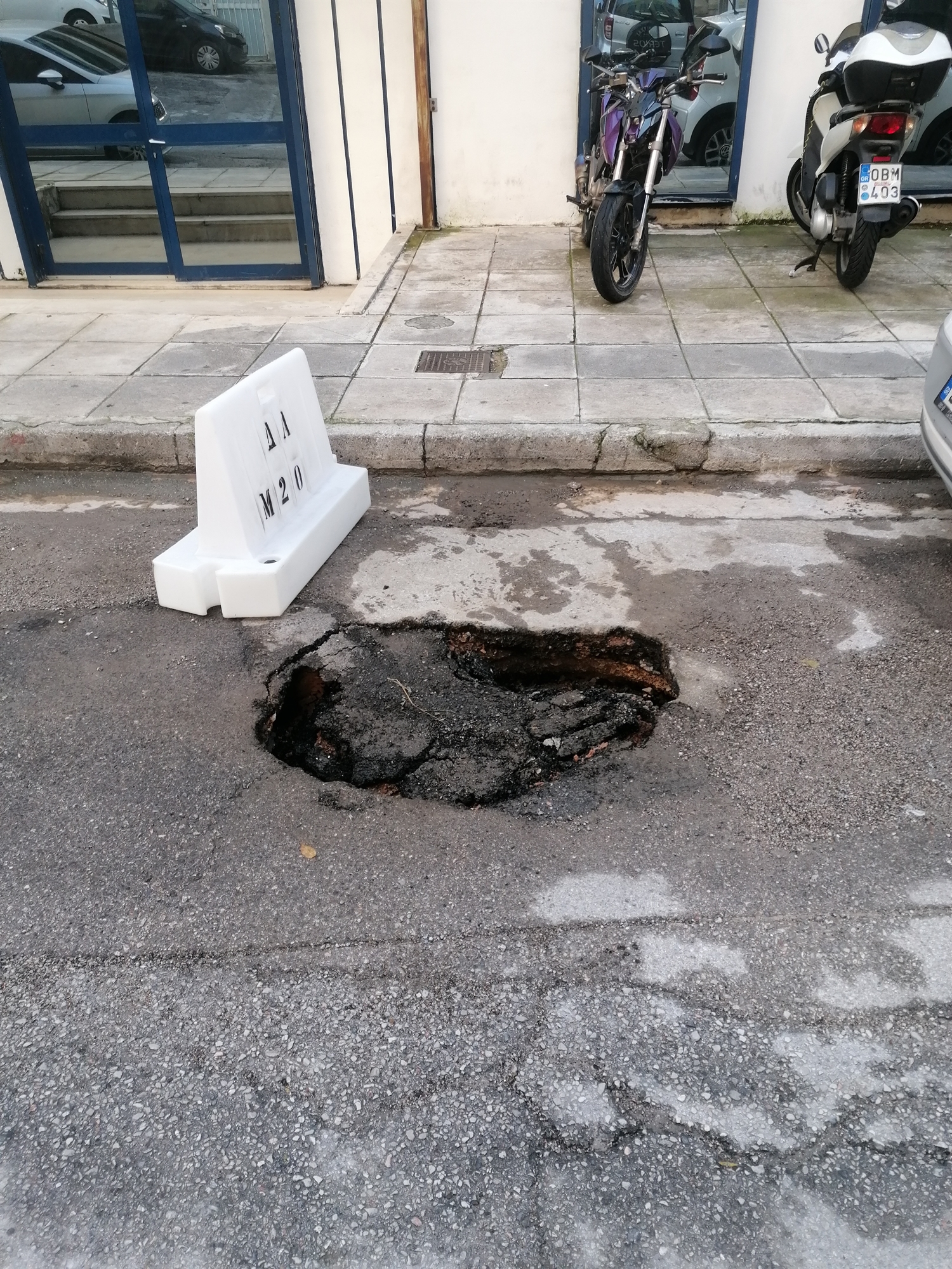 Ψηφιδωτό από «μπαλώματα» οι δρόμοι -2