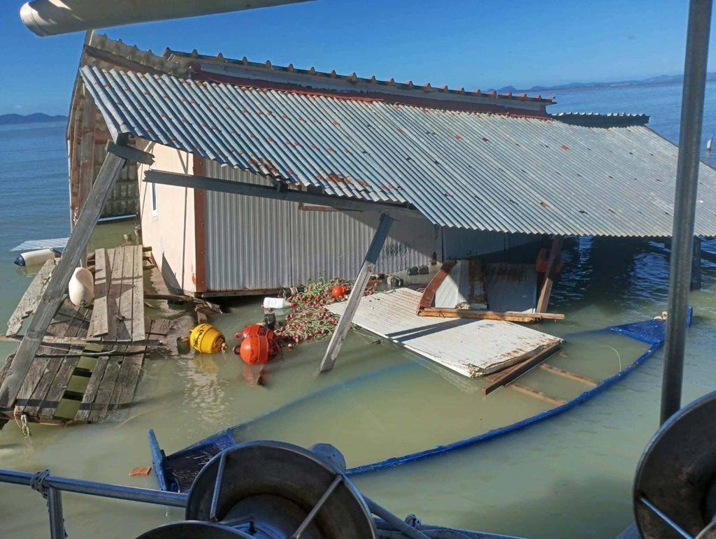 Θεσπρωτία: Πλημμύρισαν καταστήματα σε Σύβοτα και Σαγιάδα από τα ισχυρά κύματα-1