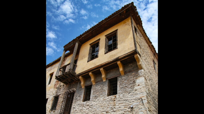 υπό-απειλή-η-παραδοσιακή-αρχιτεκτονι-564095194