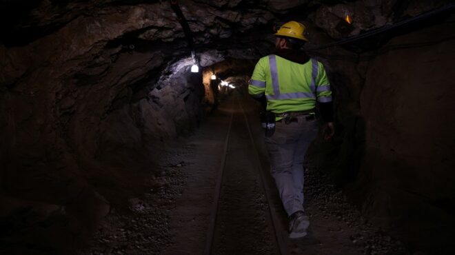 kατολίσθηση-σε-ορυχείο-διαμαντιών-στη-564085831