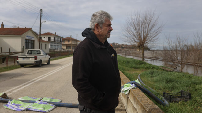 η-κ-στον-εβρο-βλέπουν-τα-χωράφια-τους-564093310