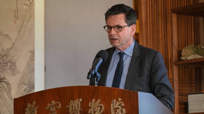 λούβρο-νέος-επικεφαλής-του-μουσείου-ο-564095140