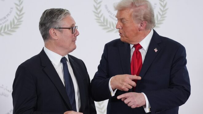 τηλεφωνική-επικοινωνία-στάρμερ-τρα-564084043