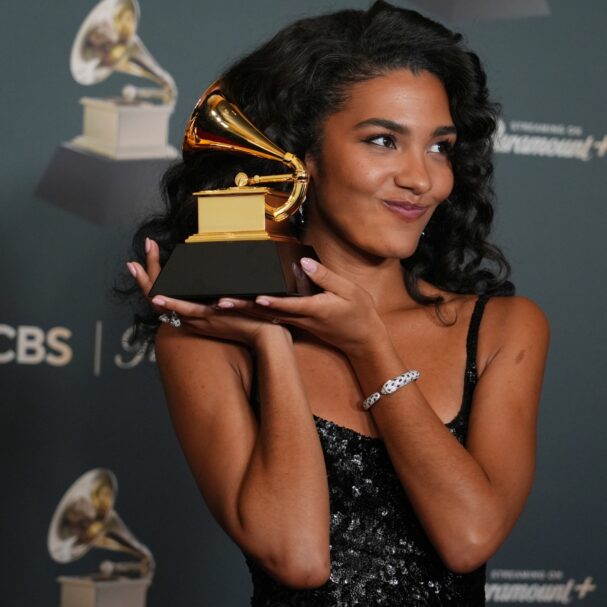 βρίσκομαι-στα-grammys-ως-εγγονή-μιας-μετανά-564055546