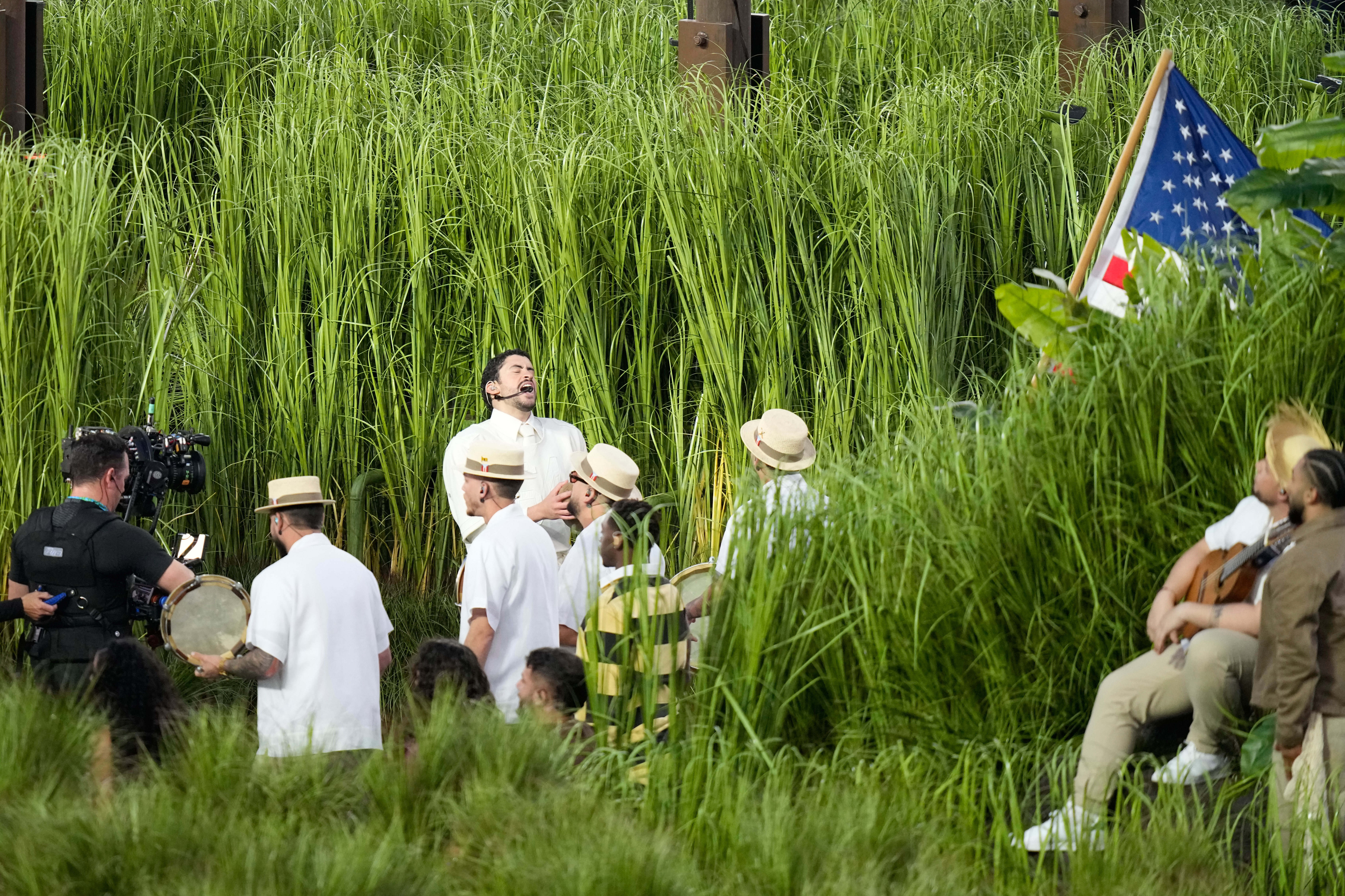 Οι θάμνοι με πόδια που έκλεψαν την παράσταση στο Super Bowl-2
