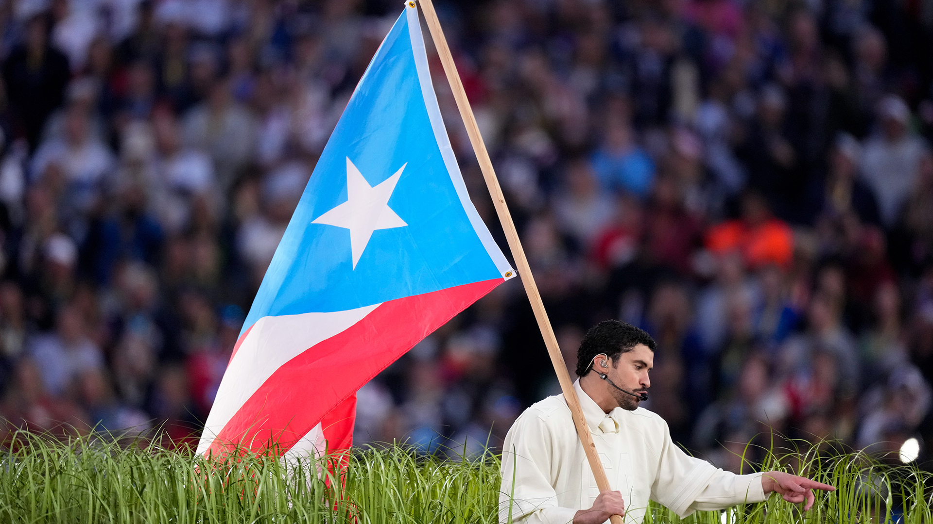 Super Bowl LX: «Επιστολή αγάπης» του Bad Bunny στο Πουέρτο Ρίκο και πολιτικά μηνύματα σε ρυθμούς reggaeton-1