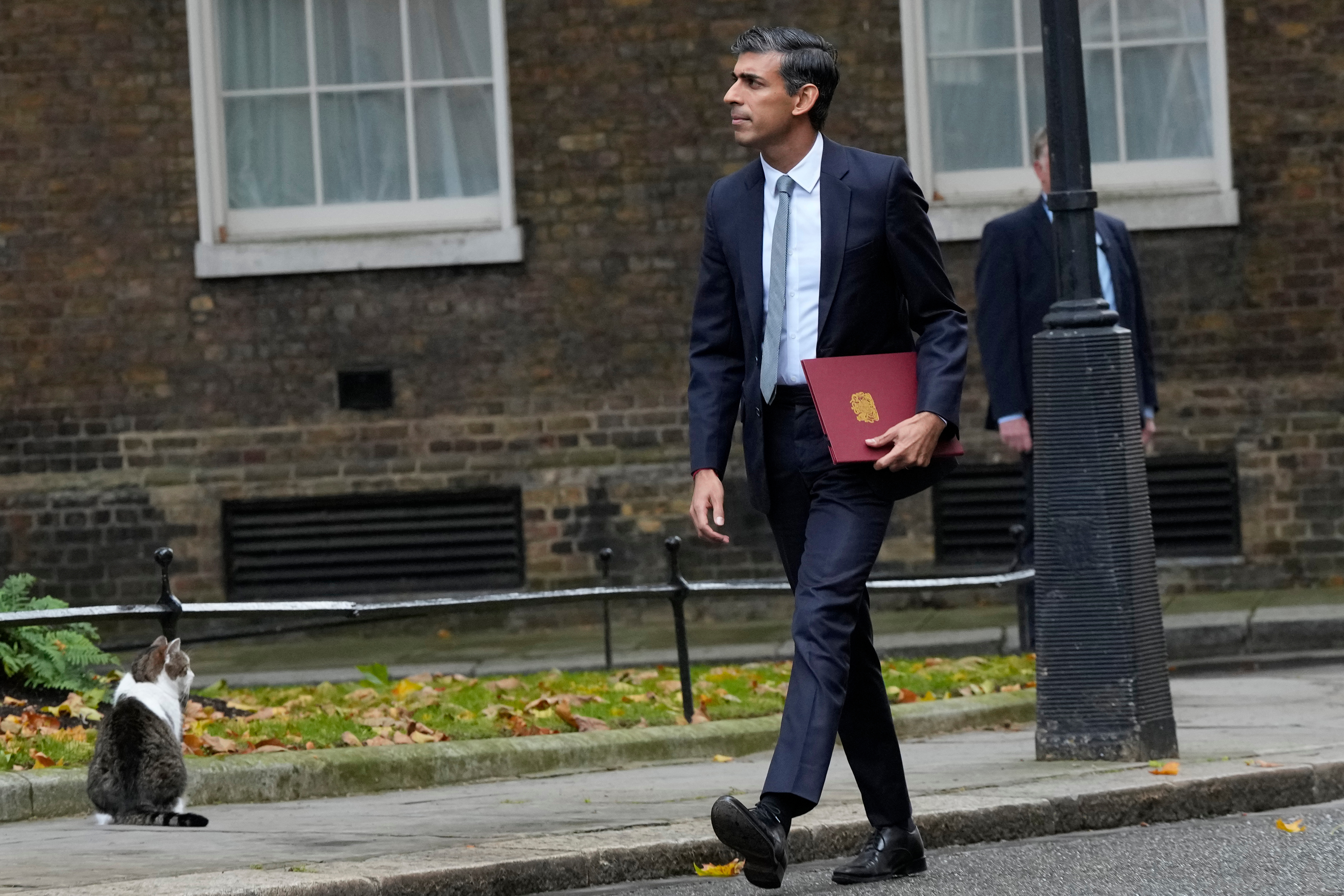 Εξι Βρετανοί πρωθυπουργοί, αμέτρητοι ηγέτες: Ο Λάρι έκλεισε 15 χρόνια στην Ντάουνινγκ Στριτ-7