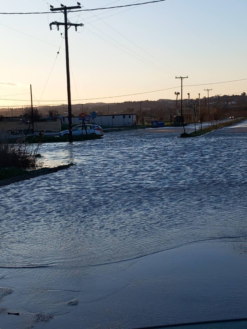 Θεσσαλονίκη: Η θάλασσα «εισέβαλε» στη στεριά – Θυελλώδεις άνεμοι-6