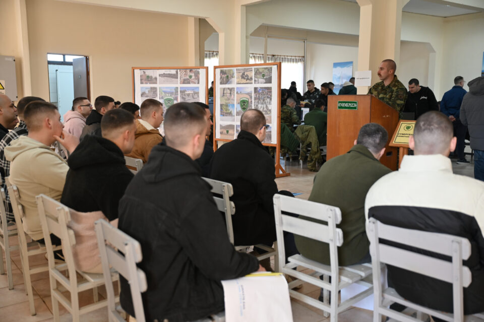 Οι νέοι φαντάροι πήραν ρουχισμό, όπλο και… drone (βίντεο)-10