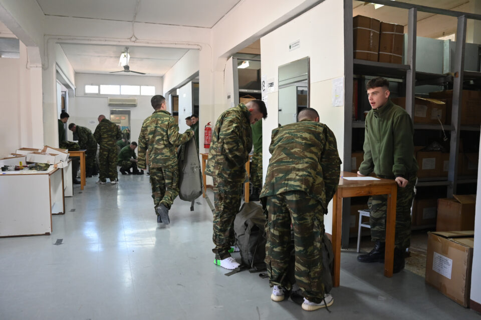 Οι νέοι φαντάροι πήραν ρουχισμό, όπλο και… drone (βίντεο)-7