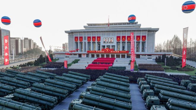 βόρεια-κορέα-παρουσίαση-εκτοξευτήρα-564085609
