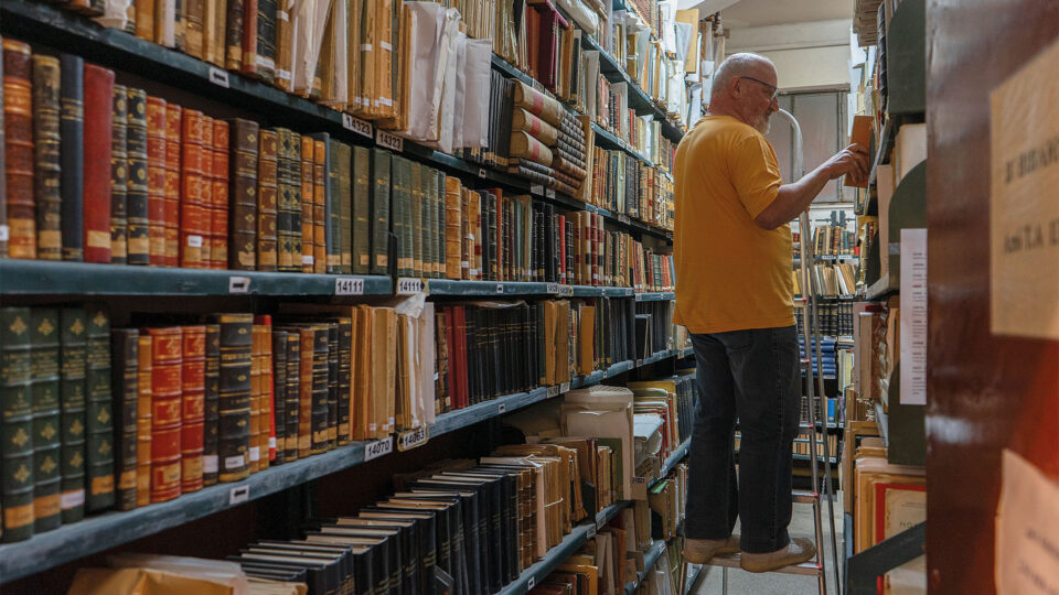 Χίος: Στους θησαυρούς της Βιβλιοθήκης Κοραή-4