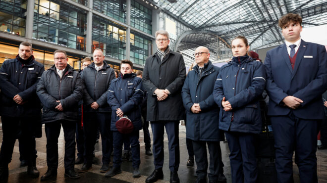 γερμανία-ενός-λεπτού-σιγή-στους-σιδηρ-564060340