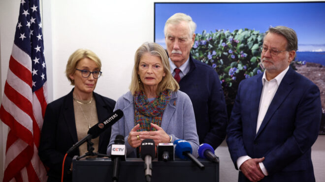 γροιλανδία-αμερικανοί-γερουσιαστές-564068812