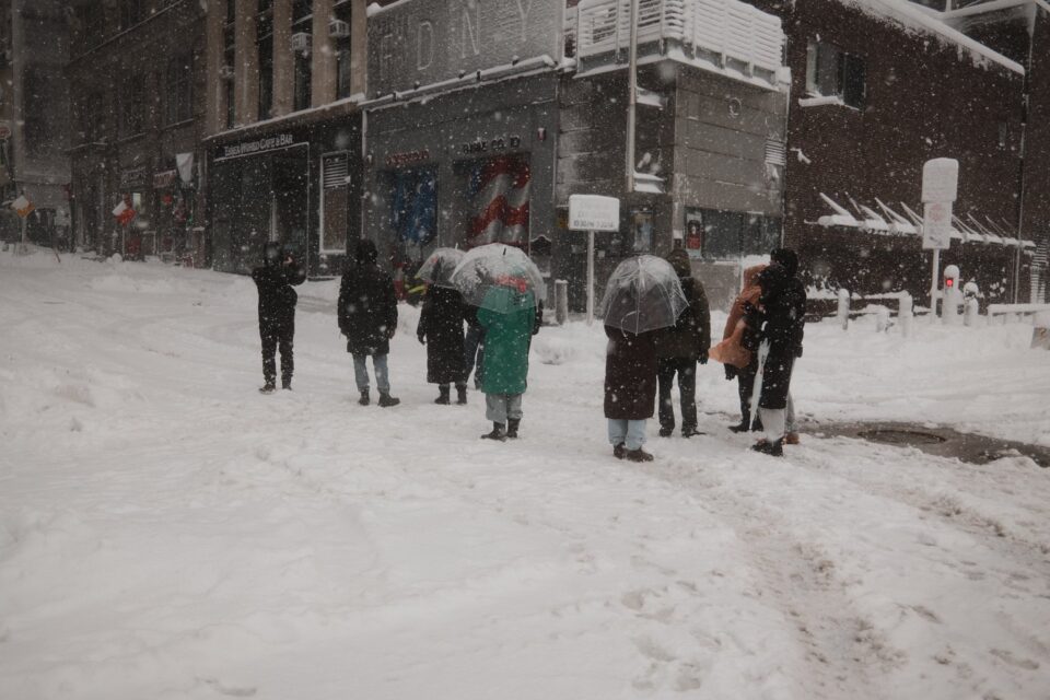 Σφοδρή χιονοθύελλα έπληξε τις βορειοανατολικές πολιτείες των ΗΠΑ [βίντεο]-1
