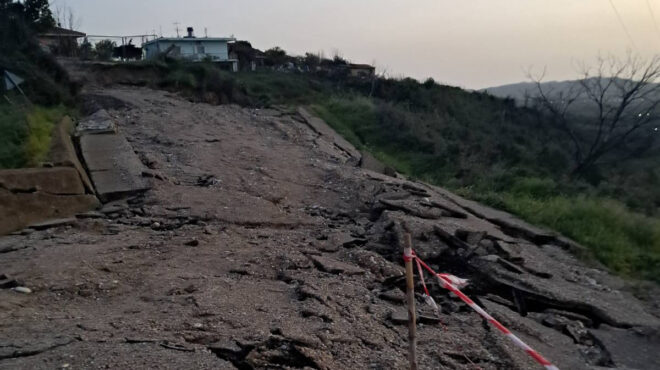 κινούμενη-άμμος-το-έδαφος-στην-ηλεί-564082765