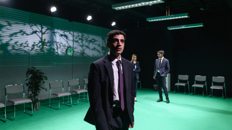 Μια παράσταση για τους θύτες και τα θύματα της εργασιακής ζωής-1