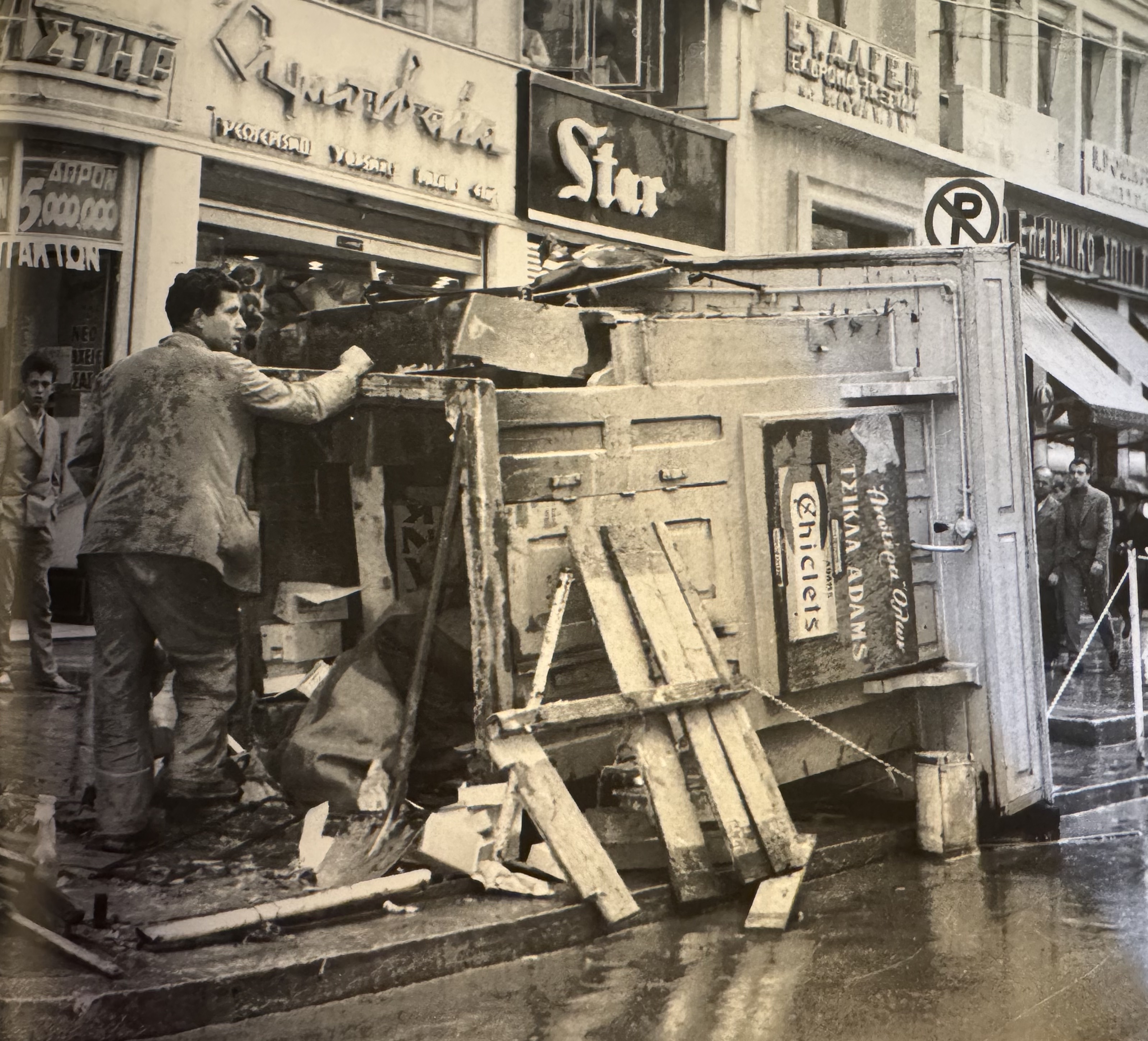 Ο αργός θάνατος του αθηναϊκού περιπτέρου-4