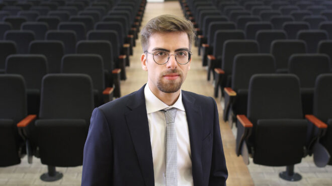 μάνος-γιαλιαδάκης-από-το-ταξί-στη-νομι-564057763