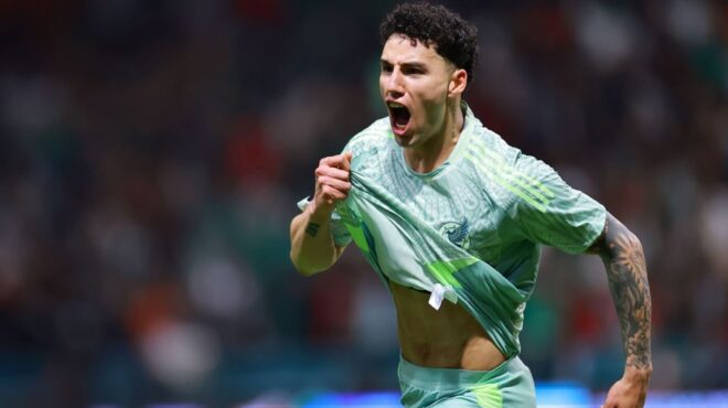 χόρχε-σάντσες-με-ένα-σομπρέρο-στον-λευ-564059608