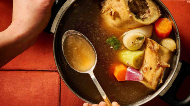 ζωμός-με-μεδούλι-από-την-εύη-βουτσινά-564075919