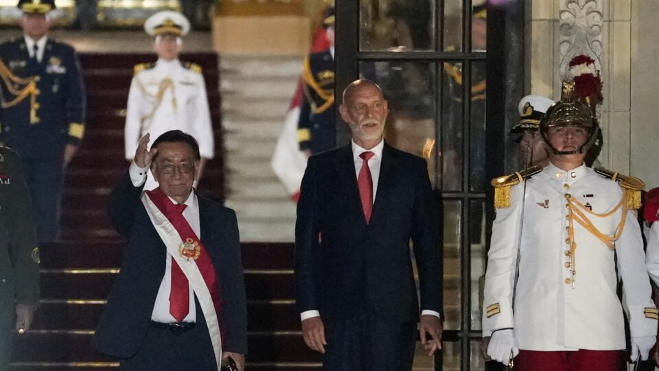 Περού: Ο αριστερός Χοσέ Μαρία Μπαλκάσαρ αναλαμβάνει μεταβατικός πρόεδρος-1