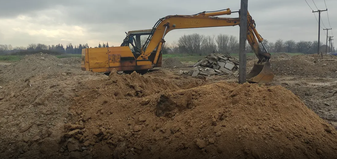 Πέταξαν χώματα, μπετόν και πίσσα σε αγροτεμάχια στη Σίνδο – Τέσσερις συλλήψεις-2