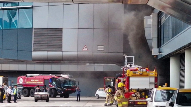 χονγκ-κονγκ-φωτιά-σε-τερματικό-του-αερ-564070141