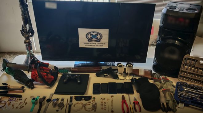 πέντε-συλλήψεις-για-ληστείες-οι-ρό-564080926