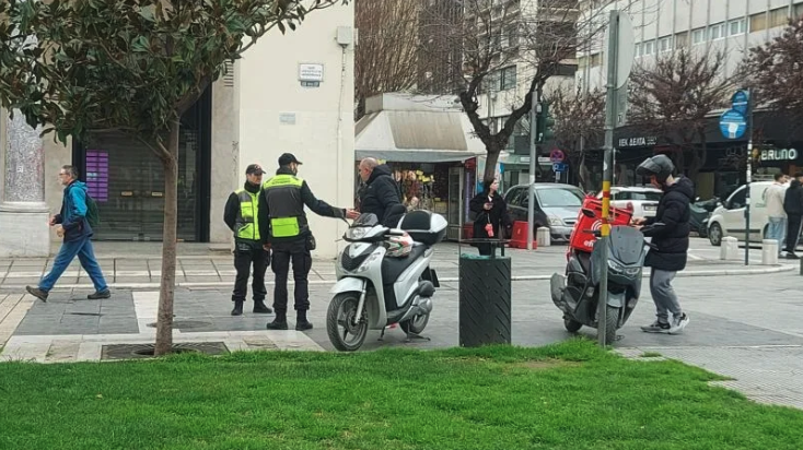 Θεσσαλονίκη: «Εβρεξε» κλήσεις σε Ι.Χ. και μηχανάκια στην Αριστοτέλους-1