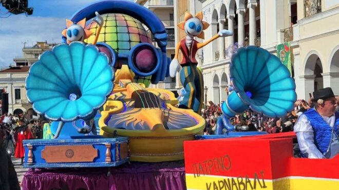 πάτρα-ξεκίνησε-η-μεγάλη-παρέλαση-50-000-κ-564091774