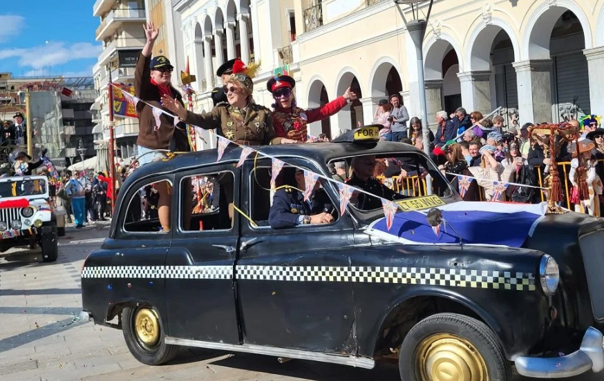 Πάτρα: Ξεκίνησε η μεγάλη παρέλαση – 50.000 καρναβαλιστές και δεκάδες άρματα στους δρόμους-3