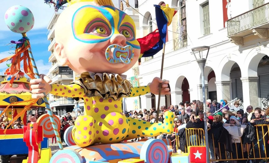 Πάτρα: Ξεκίνησε η μεγάλη παρέλαση – 50.000 καρναβαλιστές και δεκάδες άρματα στους δρόμους-2