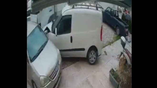 λεωφόρος-θηβών-η-στιγμή-που-το-φορτηγό-564099319