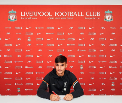 από-ball-boy-του-θαύματος-στο-ανφιλντ-στην-πι-564100162