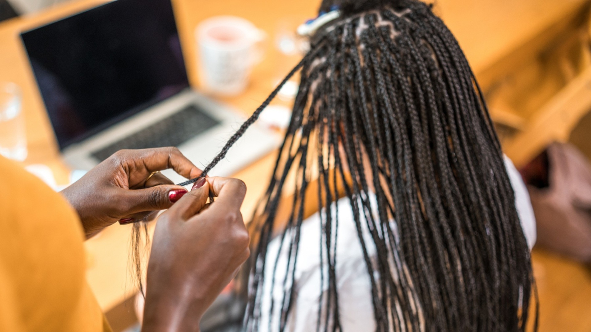 Επικίνδυνες χημικές ουσίες σε extensions μαλλιών-1