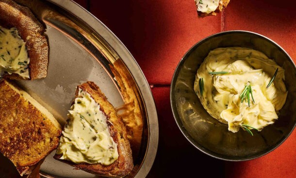 αρωματικό-βούτυρο-με-μεδούλι-και-δεντ-564080050