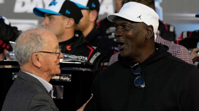 ο-μάικλ-τζόρνταν-το-δαχτυλίδι-στο-nascar-κ-564086452