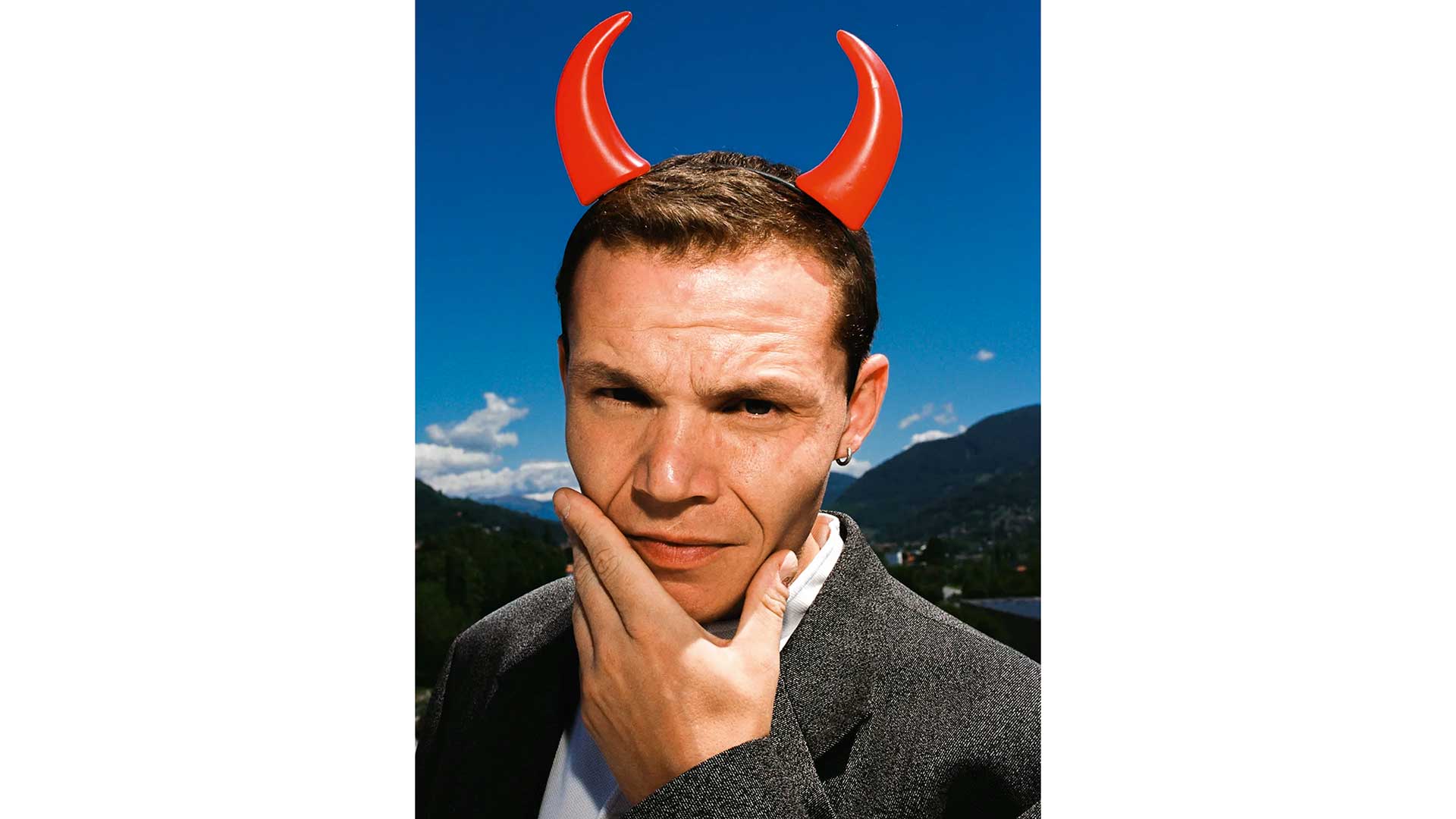 ο-ανερχόμενος-αγγλος-τραγουδοποιός-π-564074608