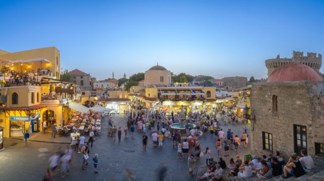 νέο-ρεκόρ-τουριστικών-εσόδων-το-2025-ανήλ-564085384