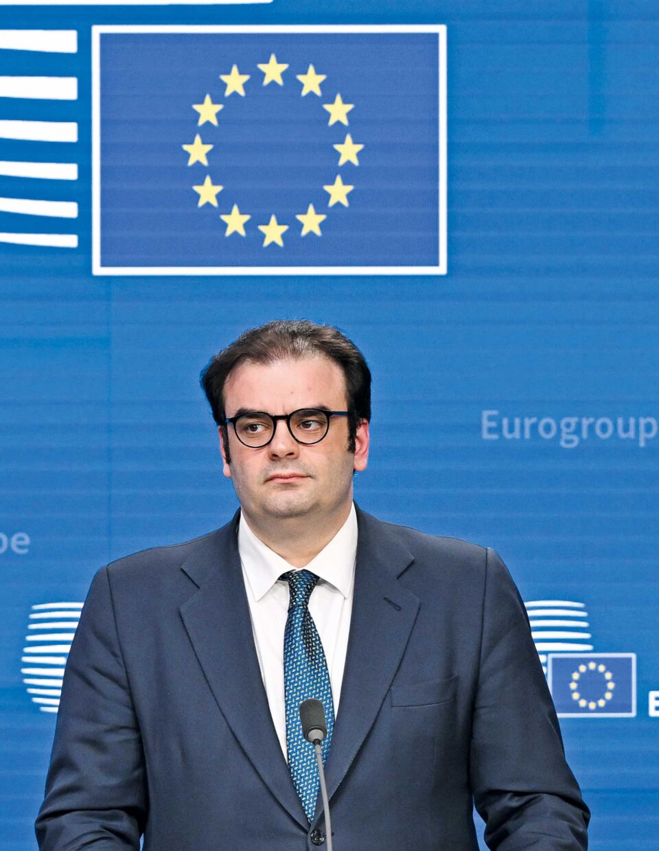 Στο «ψυγείο» καταθέσεις 10 τρισ. ευρώ-1