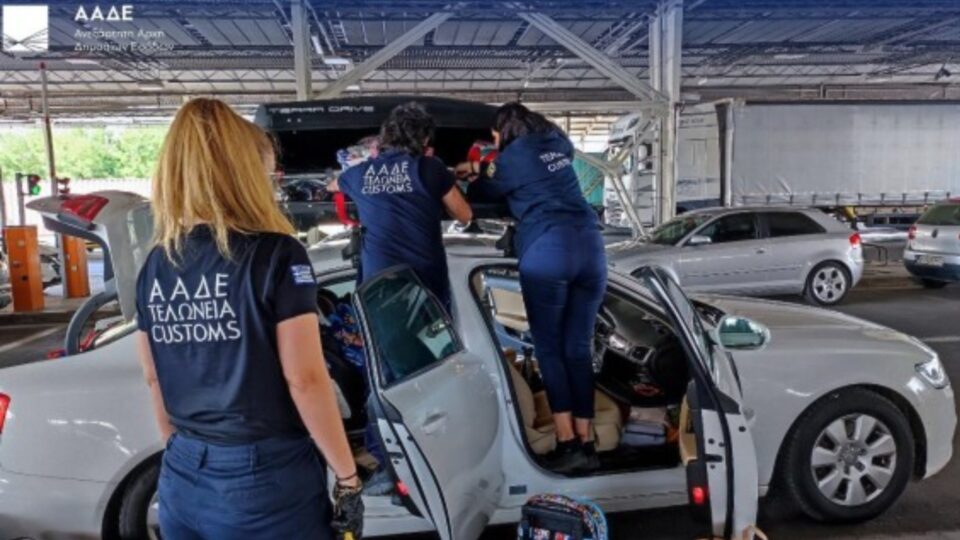 Στην «τσιμπίδα» της ΑΑΔΕ από ναρκωτικά και λαθραία μέχρι… κουτάβια-2