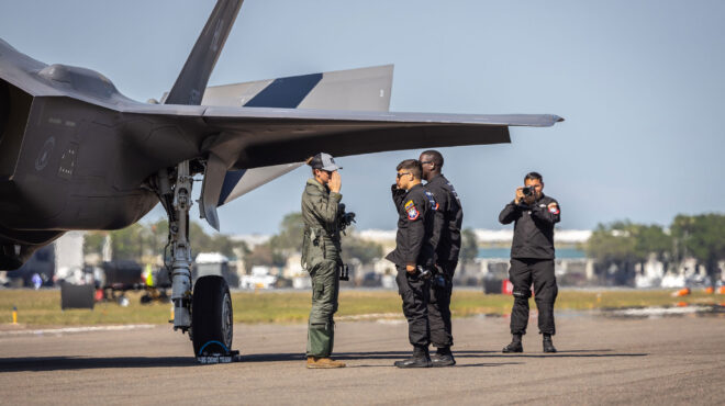 ηπα-χειροπέδες-στον-runner-της-air-force-κατηγο-564097012