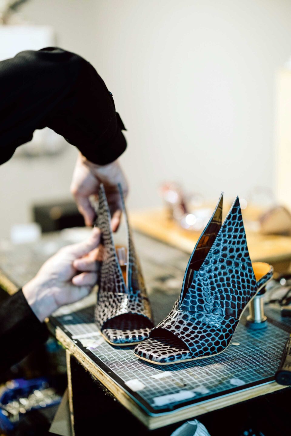 Είναι τα χειροποίητα παπούτσια η νέα τάση;-1