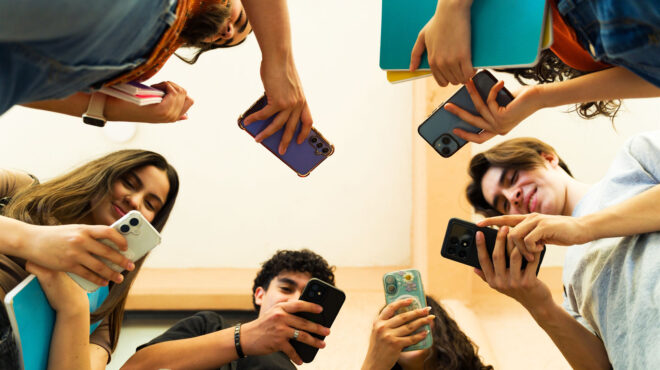 offline-τα-παιδιά-έως-15-ετών-και-στην-ελλάδα-564059389