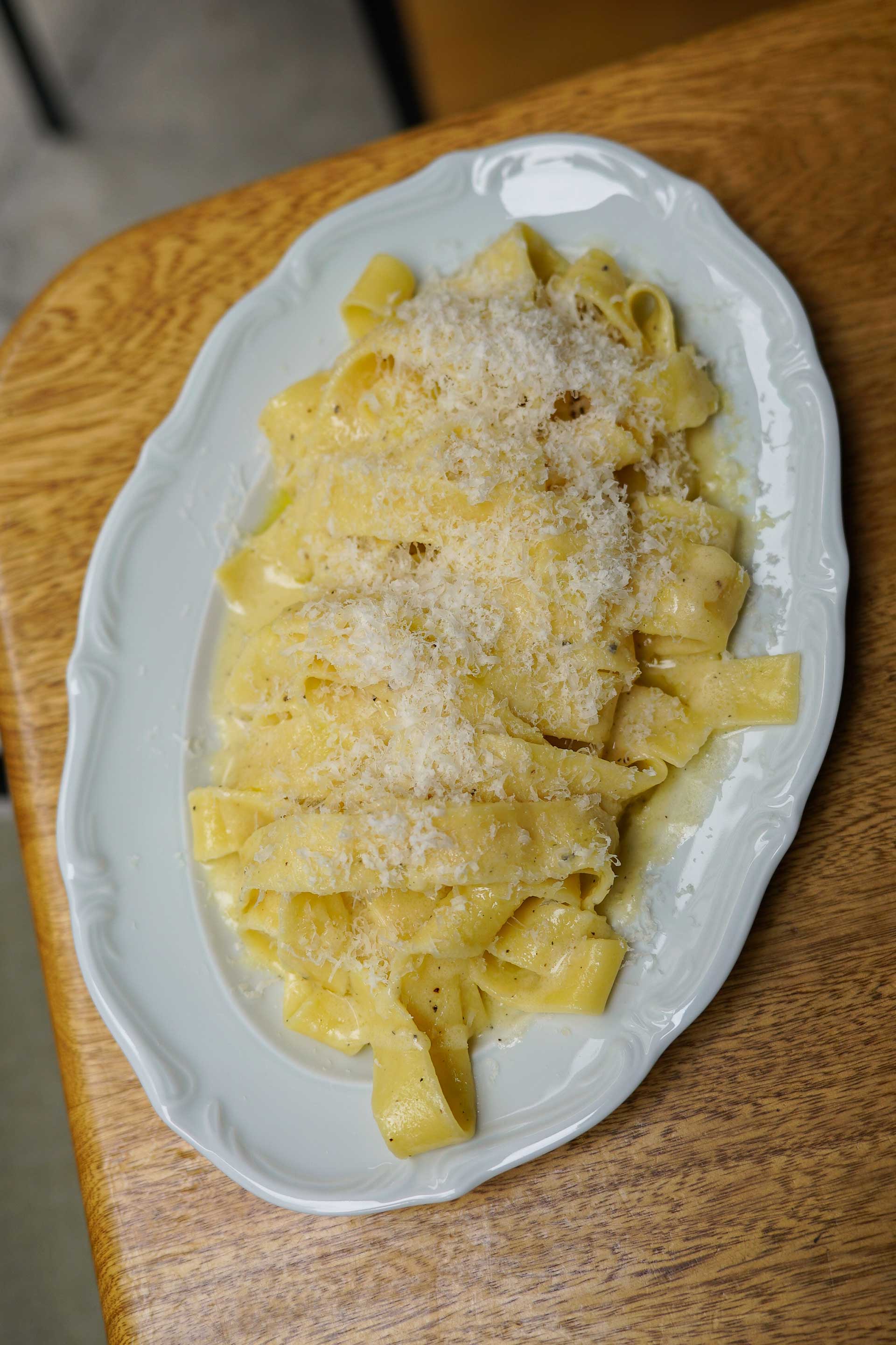 Oinoscent στη Βουλής: μια παλιά αγάπη και νέες αφορμές-1